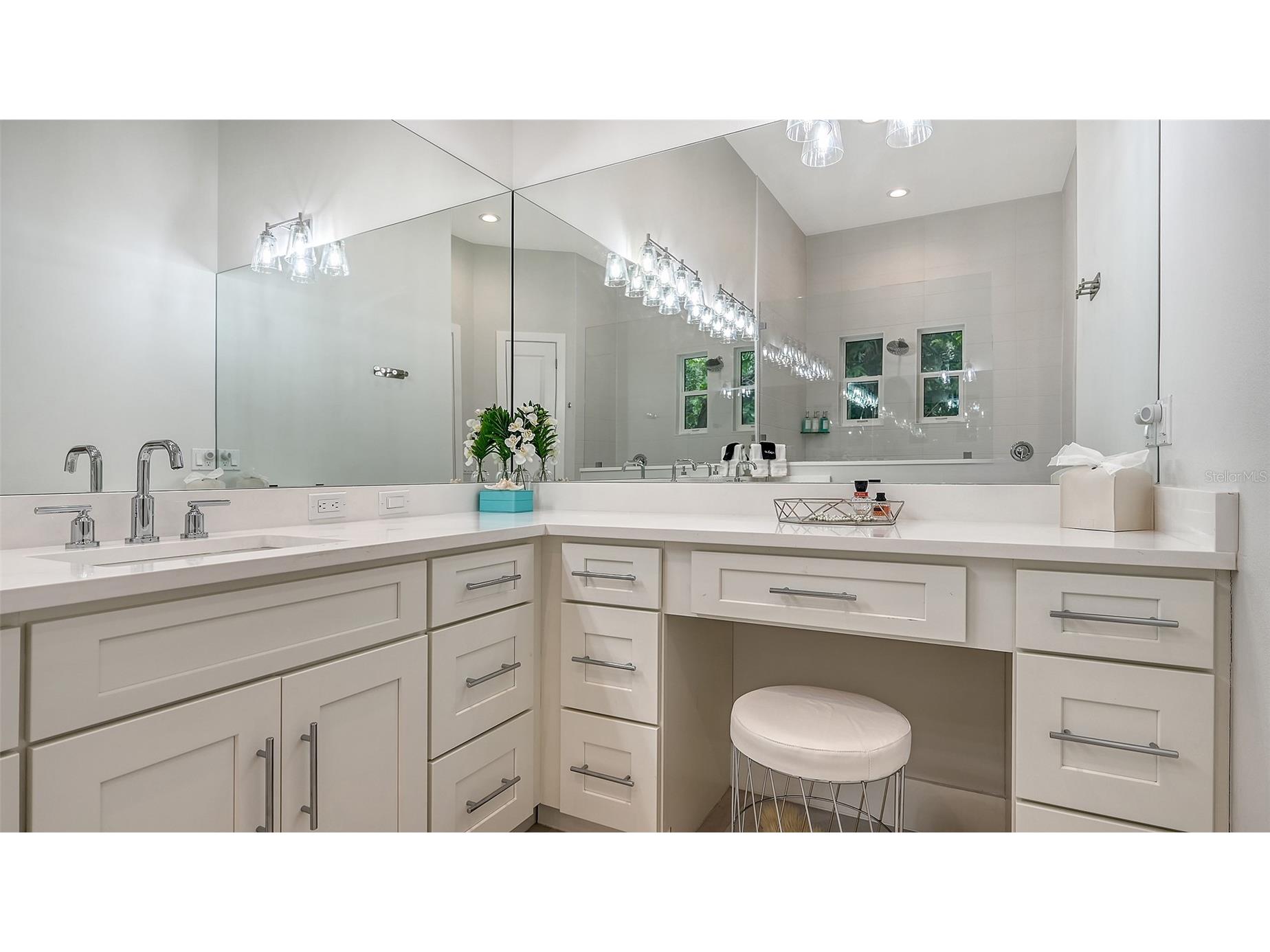 1537 Siesta Drive Sarasota FL 34239 A4692741 image39