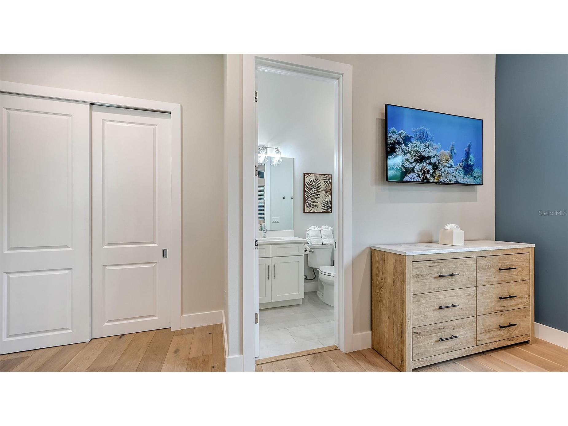 1537 Siesta Drive Sarasota FL 34239 A4692741 image45