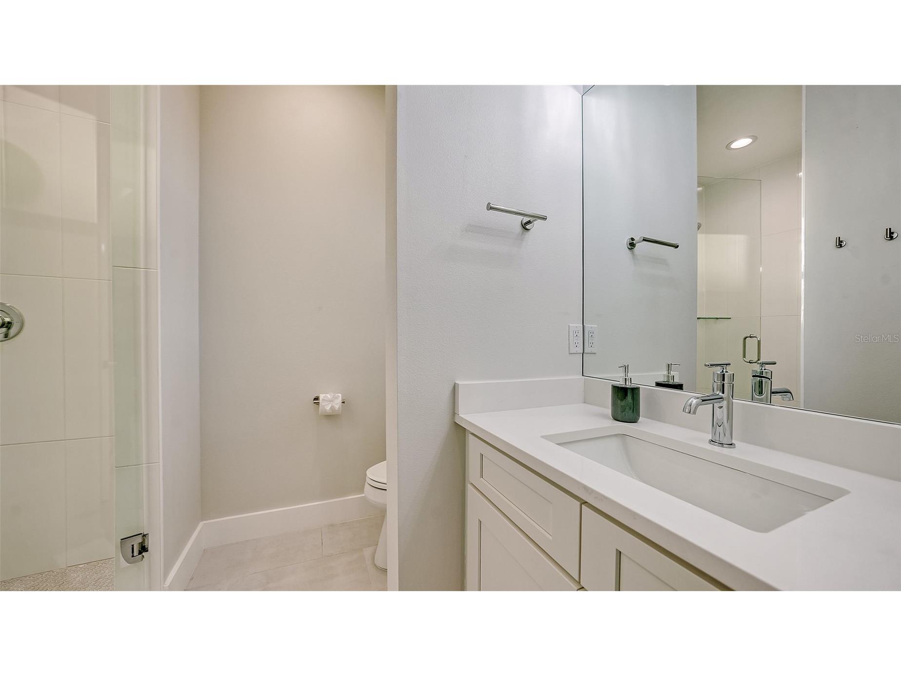 1537 Siesta Drive Sarasota FL 34239 A4692741 image60