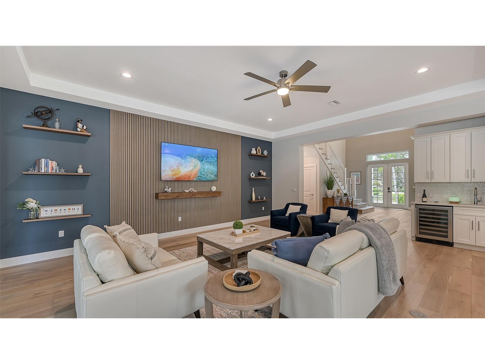 1537 Siesta Drive Sarasota FL 34239 A4692775 image11