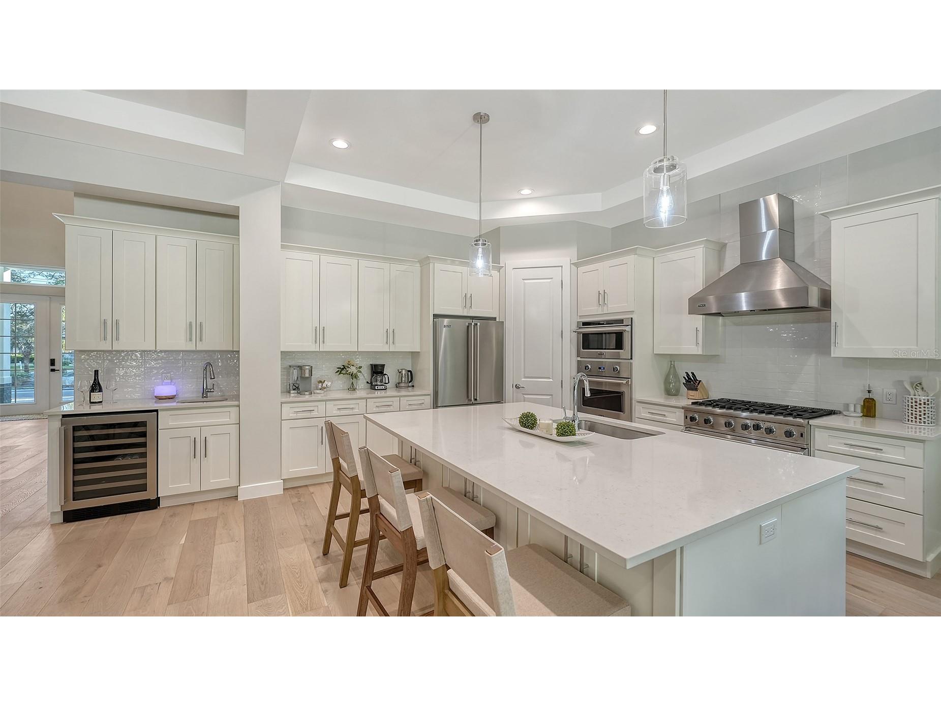 1537 Siesta Drive Sarasota FL 34239 A4692775 image18