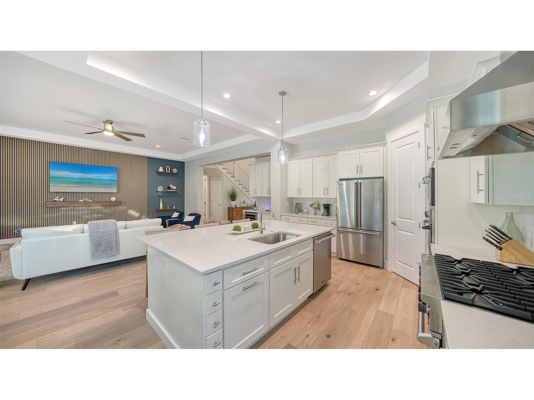 1537 Siesta Drive Sarasota FL 34239 A4692775 image20