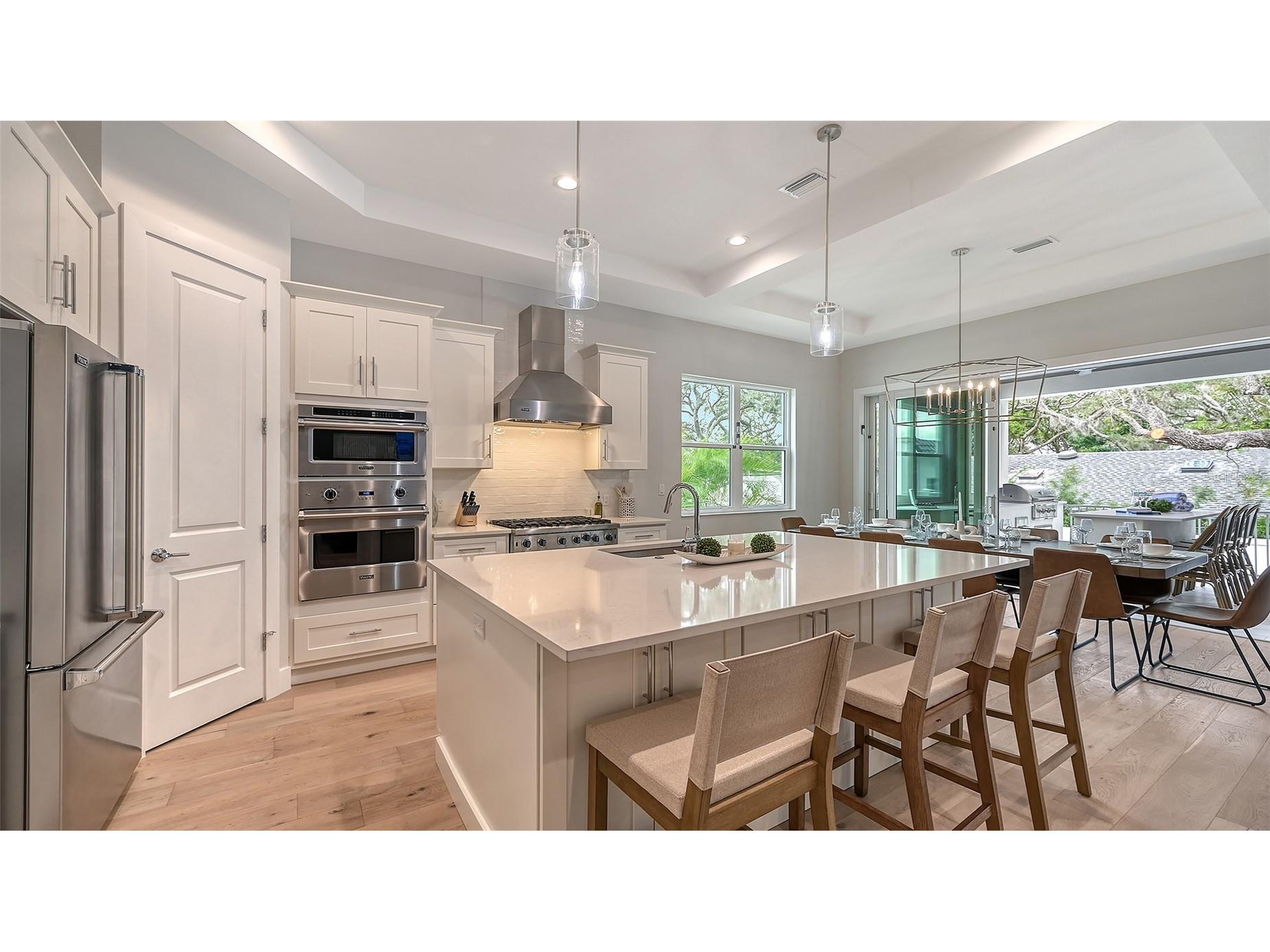 1537 Siesta Drive Sarasota FL 34239 A4692775 image32