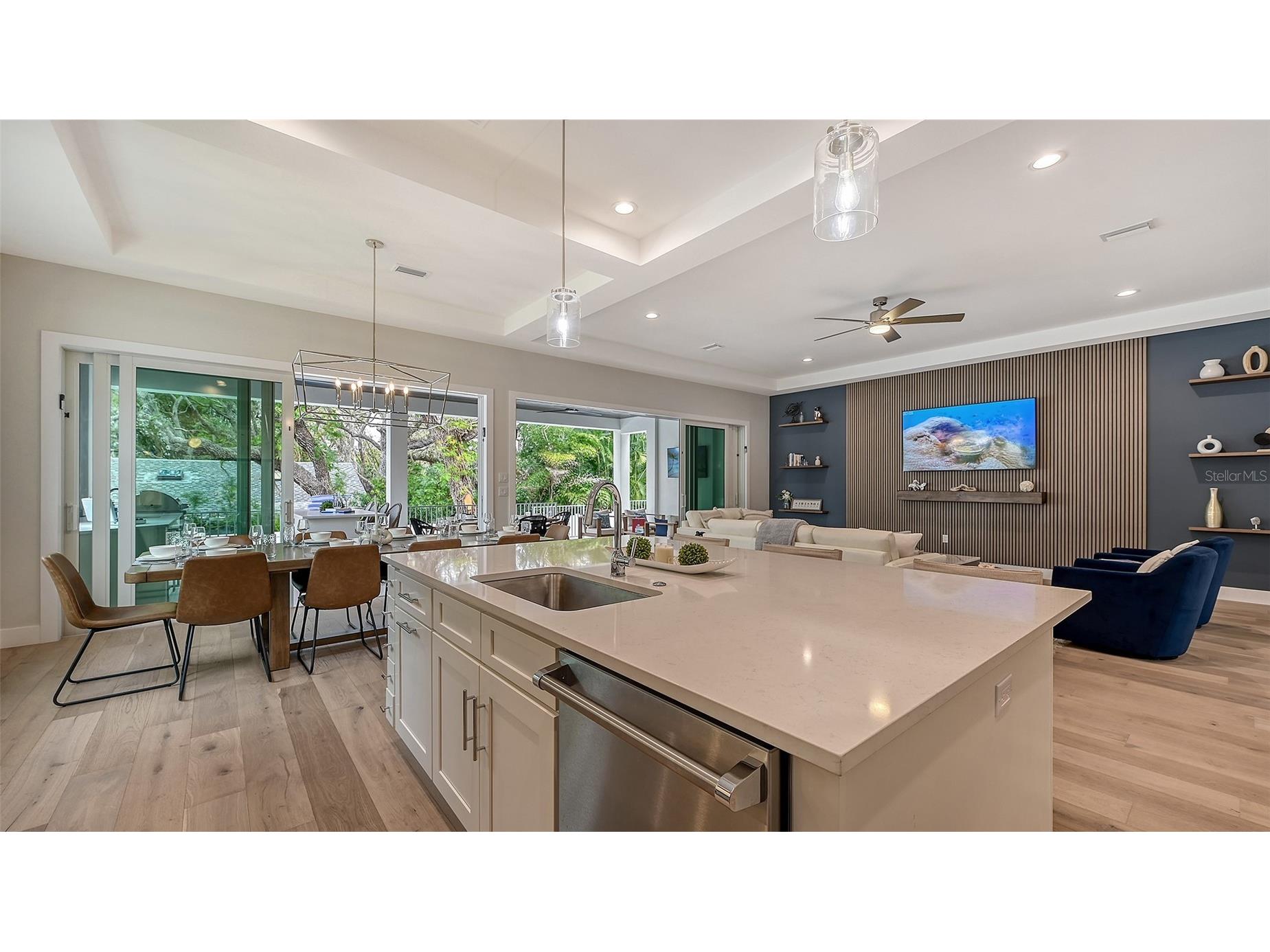 1537 Siesta Drive Sarasota FL 34239 A4692775 image34