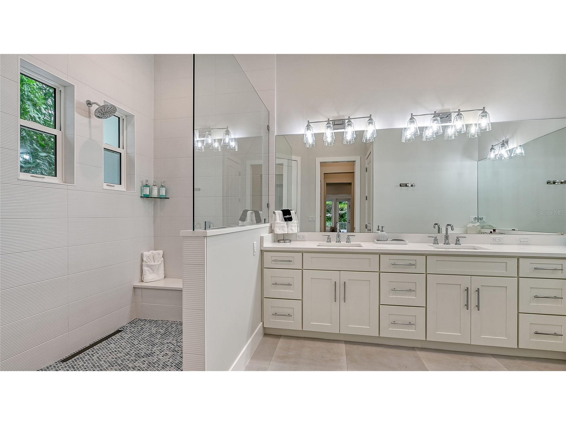 1537 Siesta Drive Sarasota FL 34239 A4692775 image45