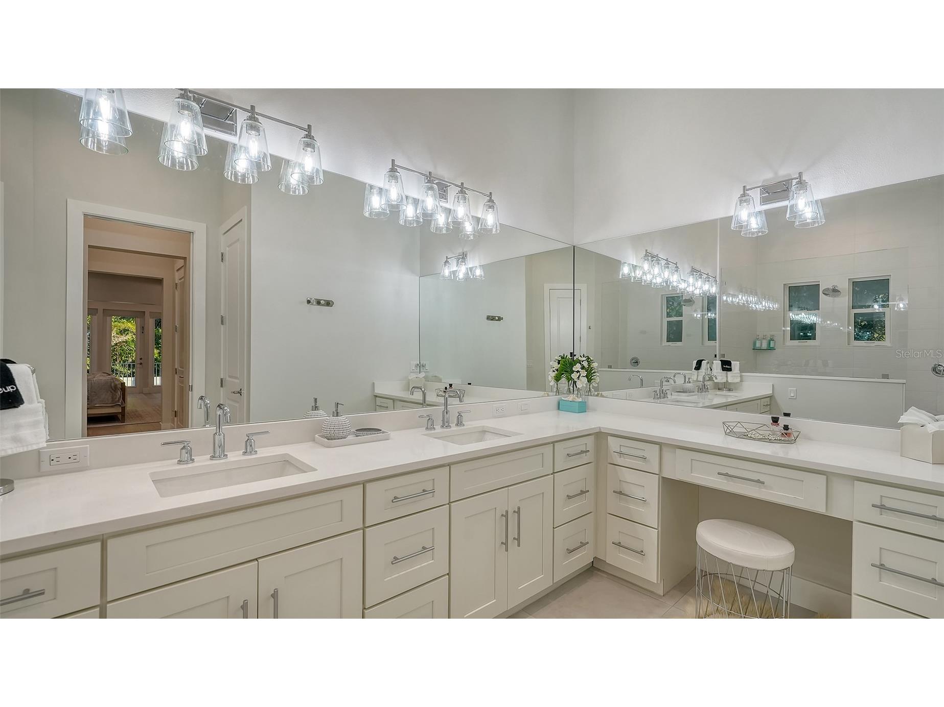 1537 Siesta Drive Sarasota FL 34239 A4692775 image47