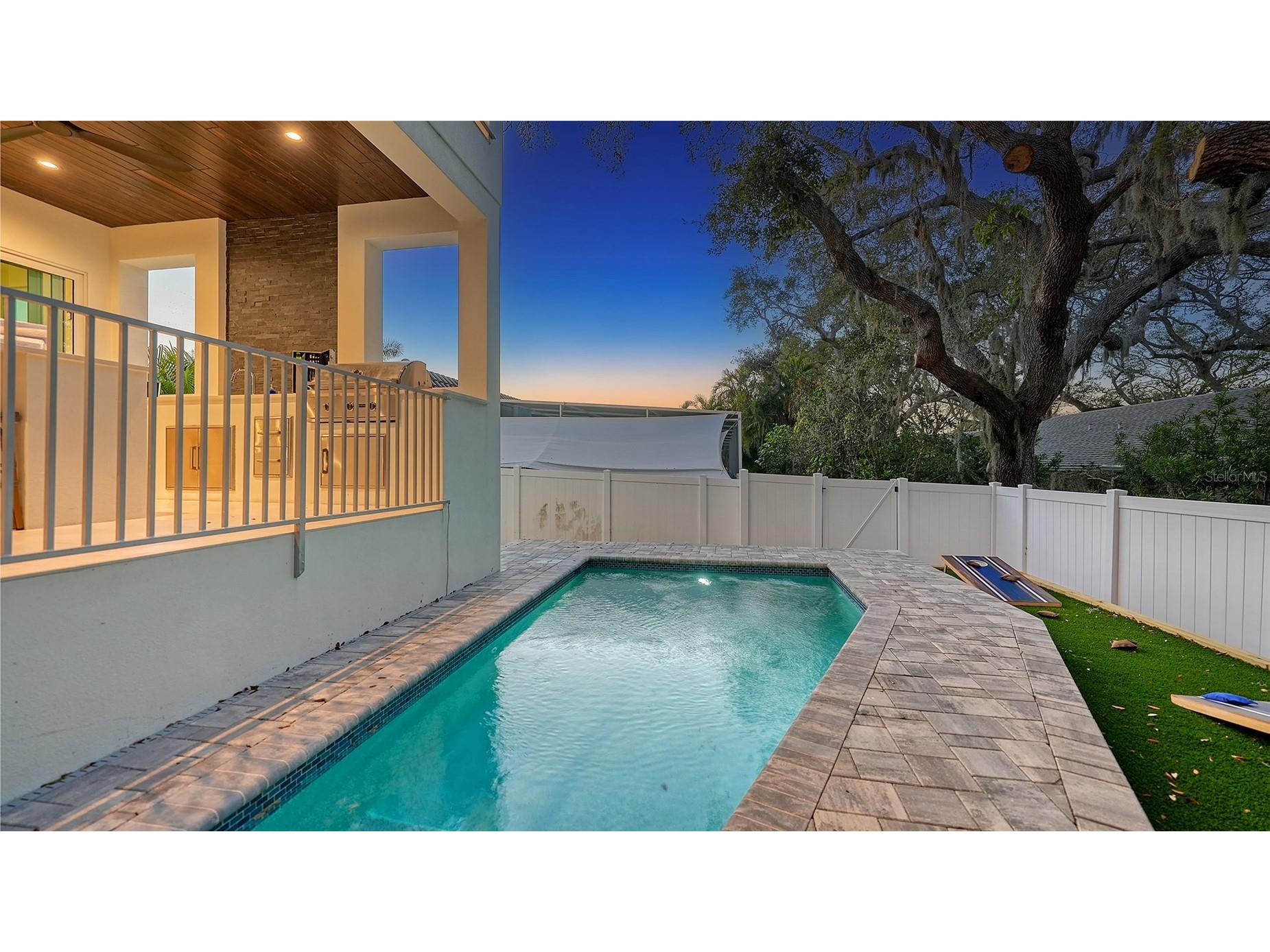 1537 Siesta Drive Sarasota FL 34239 A4692775 image80
