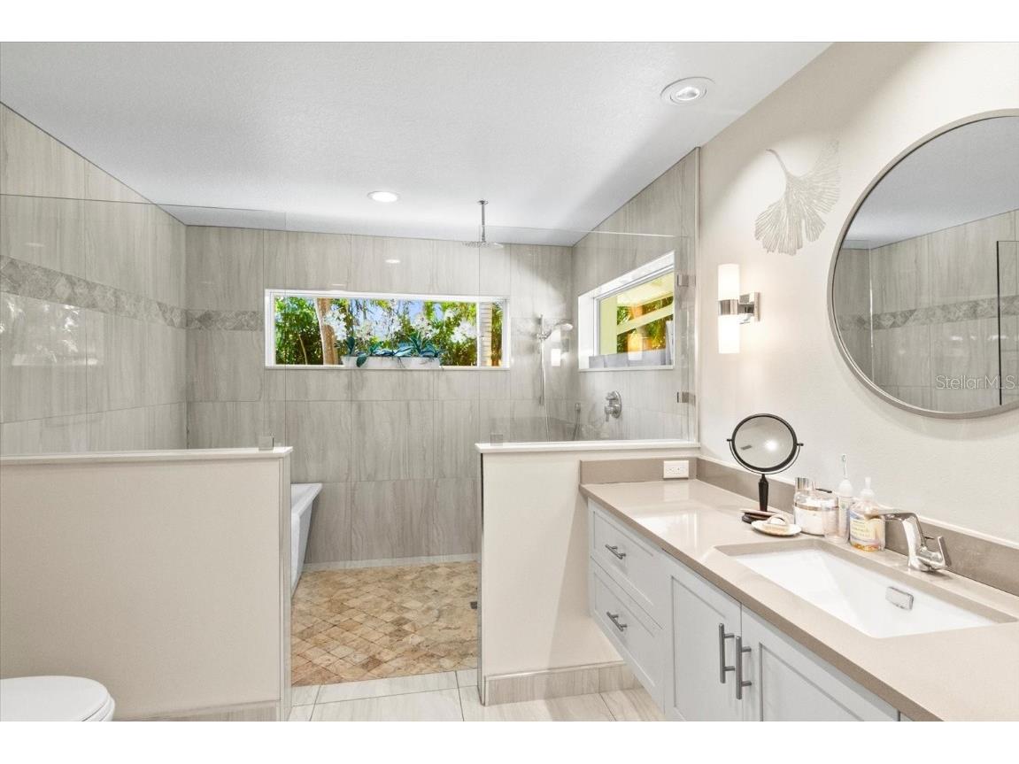 1538 S Orange Avenue Sarasota FL 34239 A4672485 image29