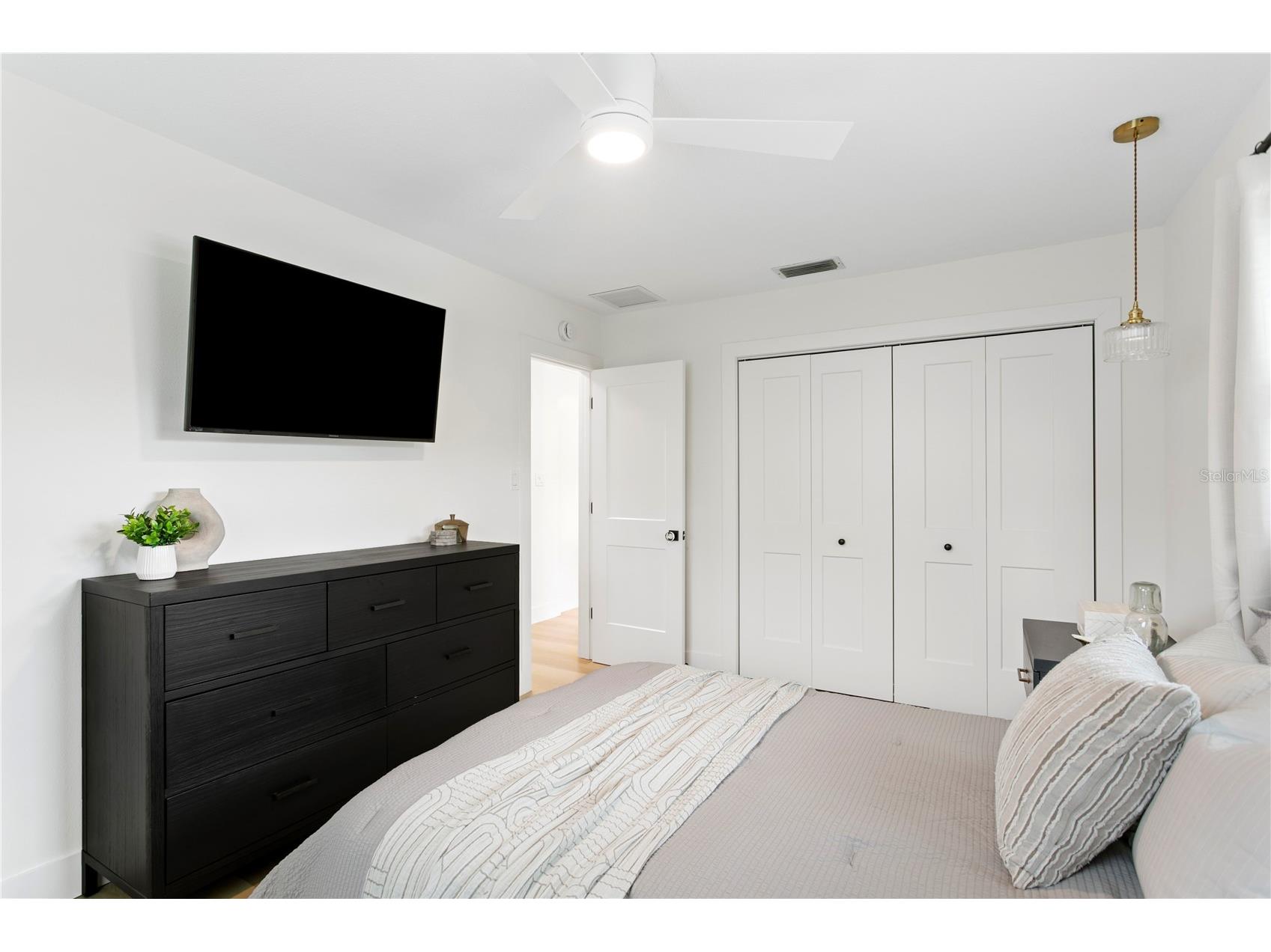 154 45th Avenue NE Saint Petersburg FL 33703 TB8531413 image19