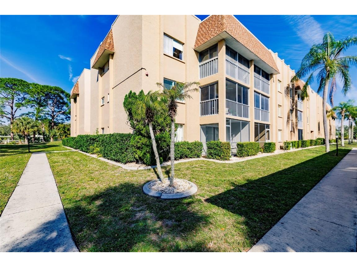 1540 Glen Oaks Drive E #B-221 Sarasota FL 34232 N6130851 image1