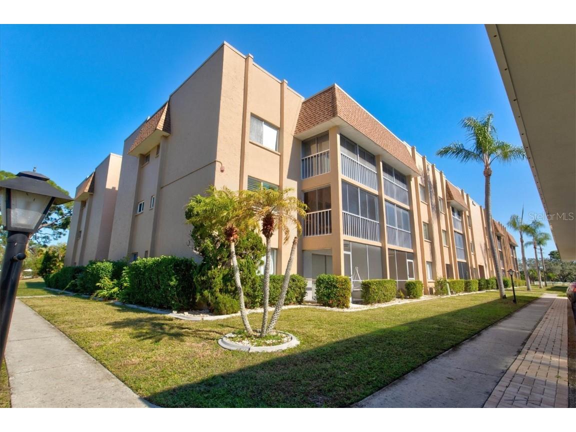 1540 Glen Oaks Drive E #B-223 Sarasota FL 34232 A4565412 image1