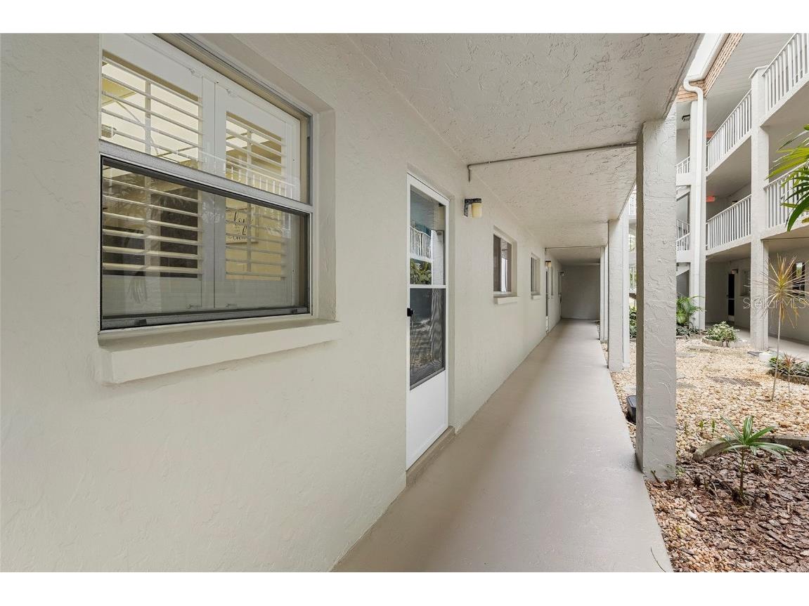 1540 Glen Oaks Drive E #B134 Sarasota FL 34232 A4664941 image2