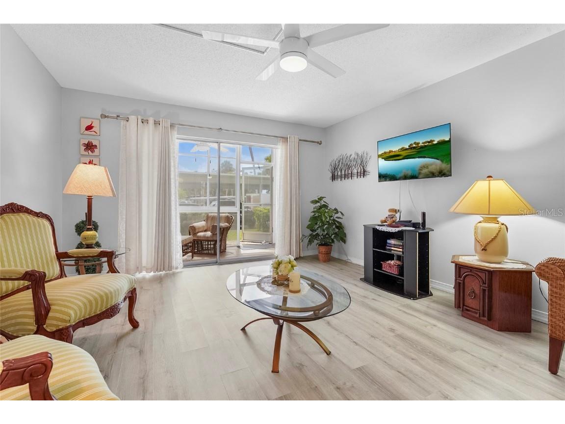 1540 Glen Oaks Drive E #B134 Sarasota FL 34232 A4664941 image4