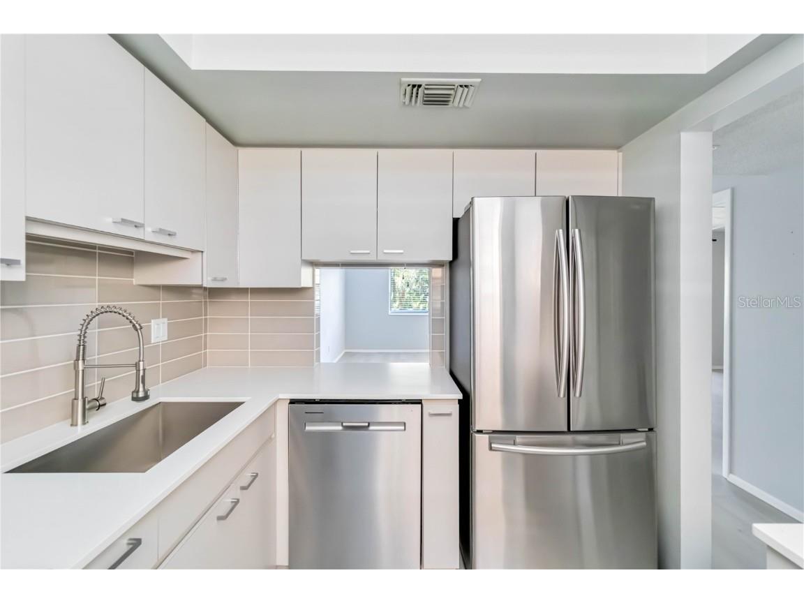 1540 Glen Oaks Drive E #B225 Sarasota FL 34232 A4648868 image15