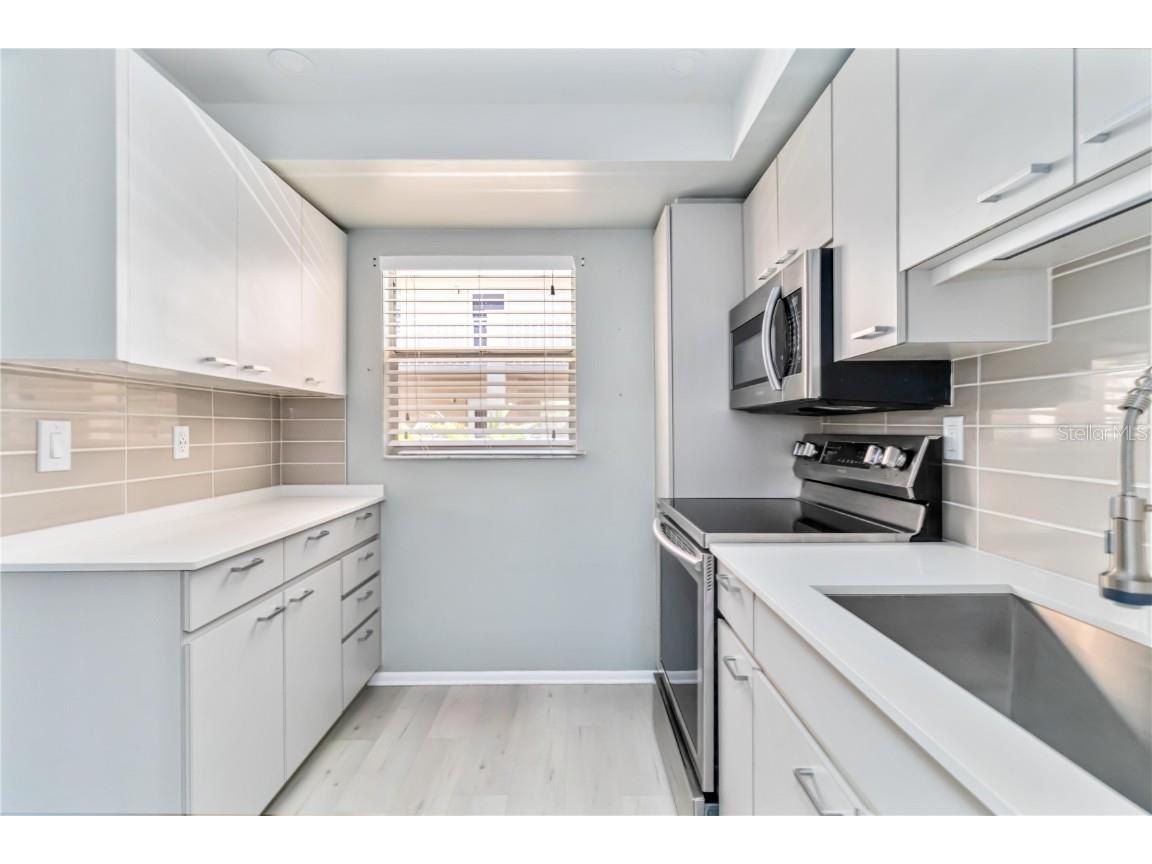 1540 Glen Oaks Drive E #B225 Sarasota FL 34232 A4648868 image17