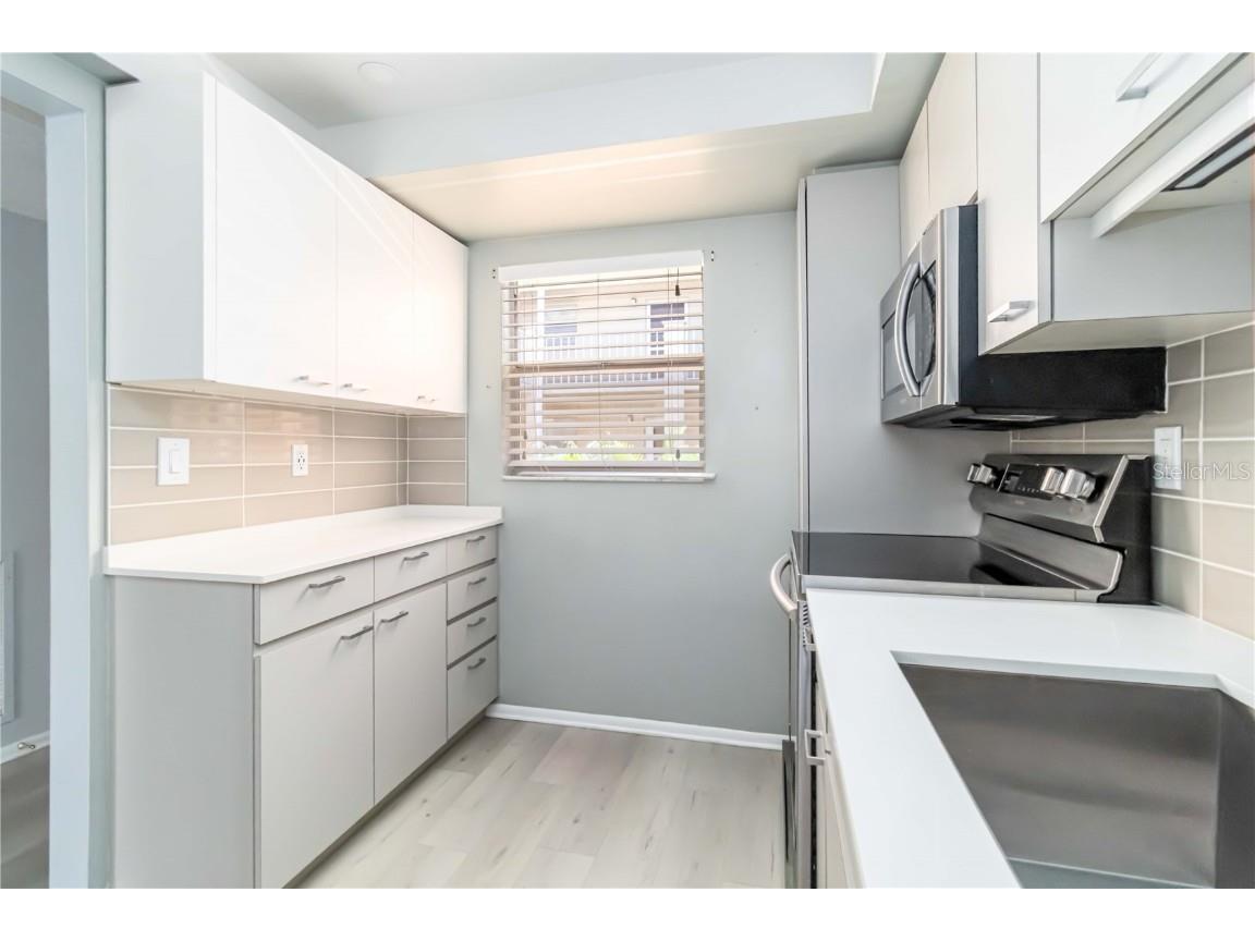 1540 Glen Oaks Drive E #B225 Sarasota FL 34232 A4648868 image18