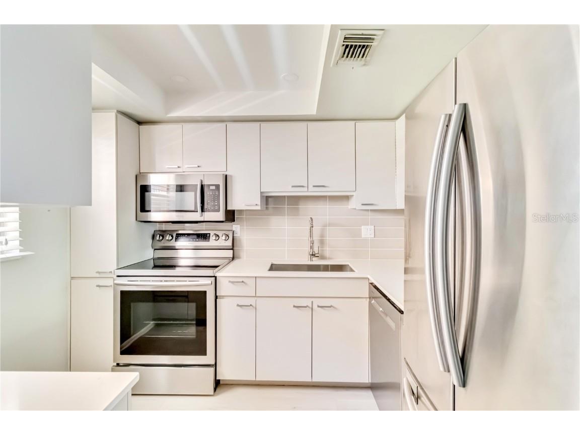 1540 Glen Oaks Drive E #B225 Sarasota FL 34232 A4648868 image19