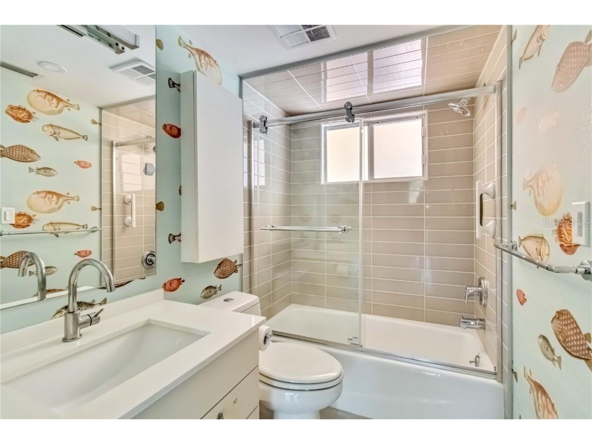 1540 Glen Oaks Drive E #B225 Sarasota FL 34232 A4648868 image20