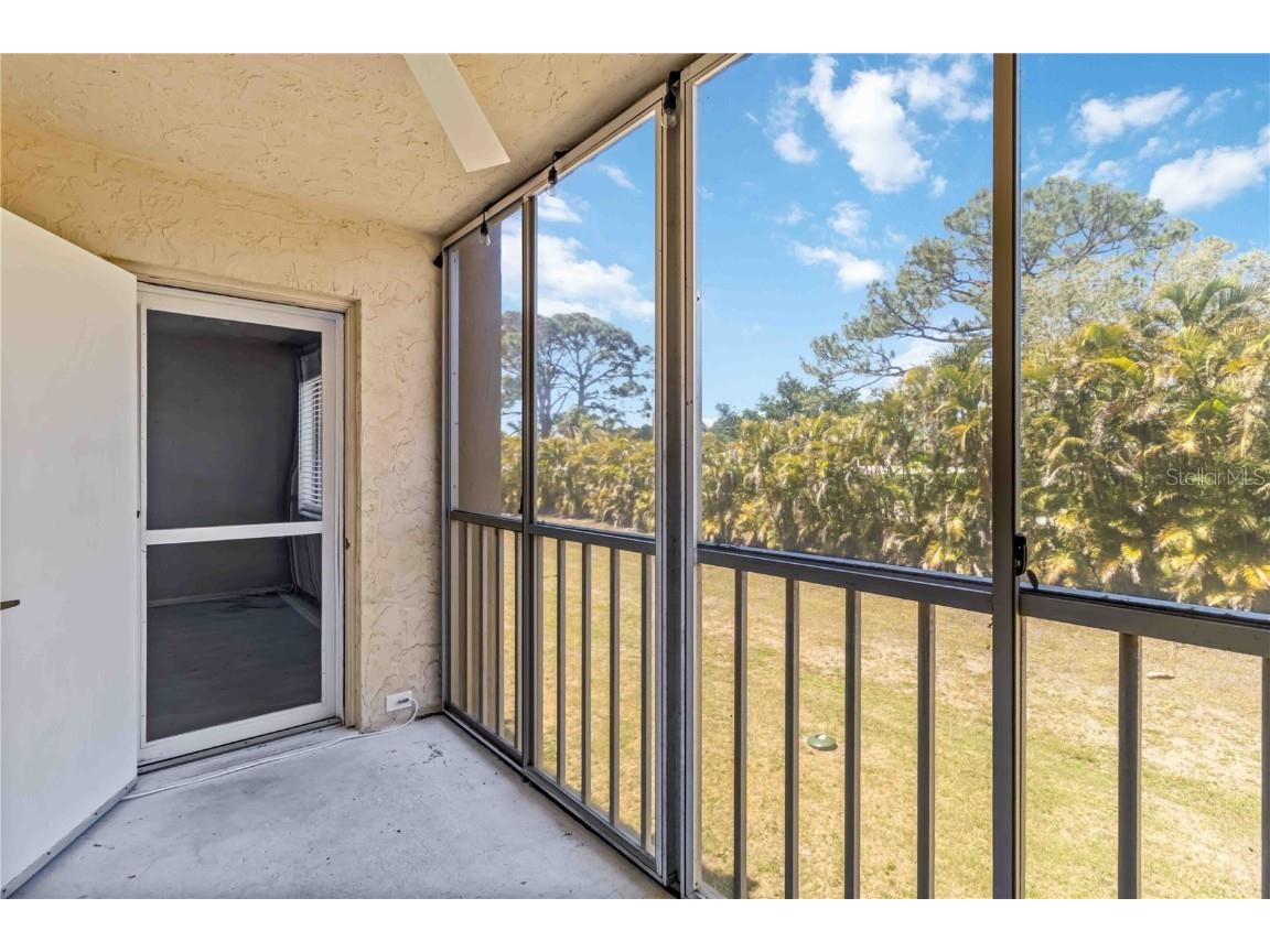 1540 Glen Oaks Drive E #B225 Sarasota FL 34232 A4648868 image25