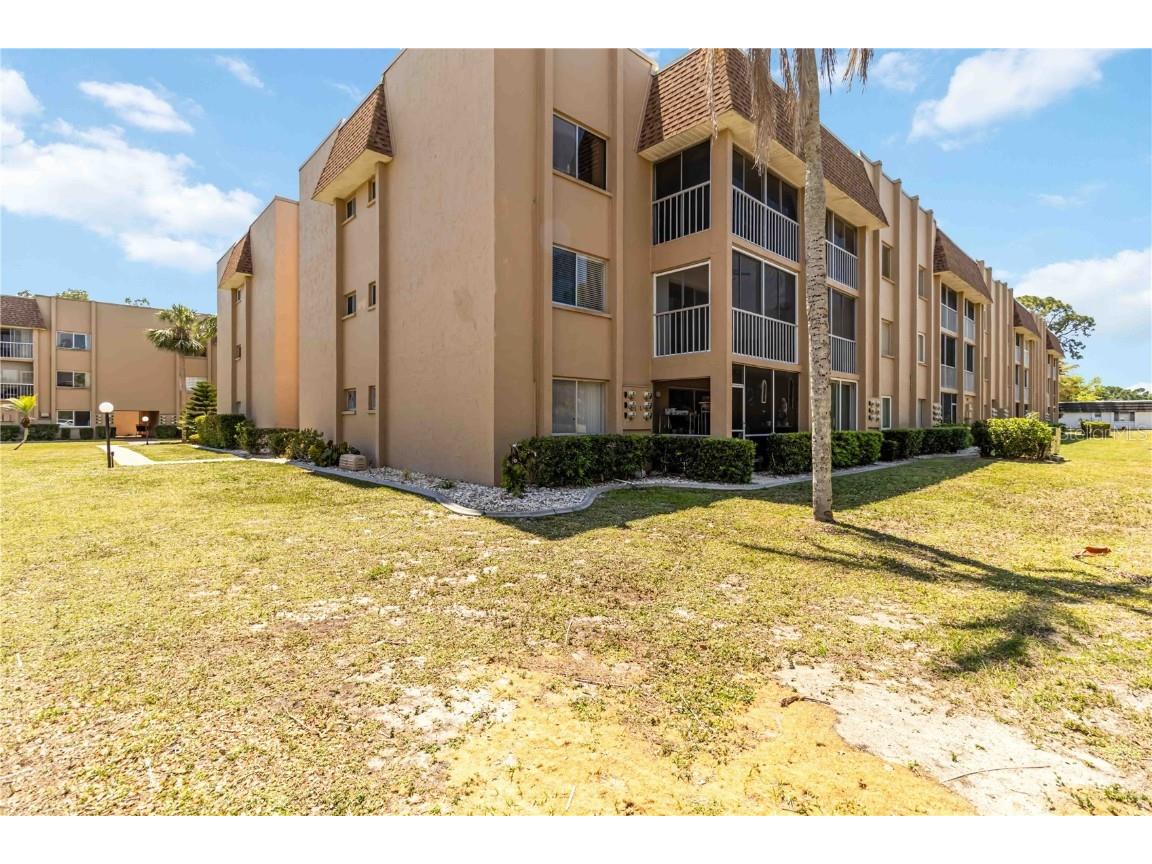 1540 Glen Oaks Drive E #B225 Sarasota FL 34232 A4648868 image28