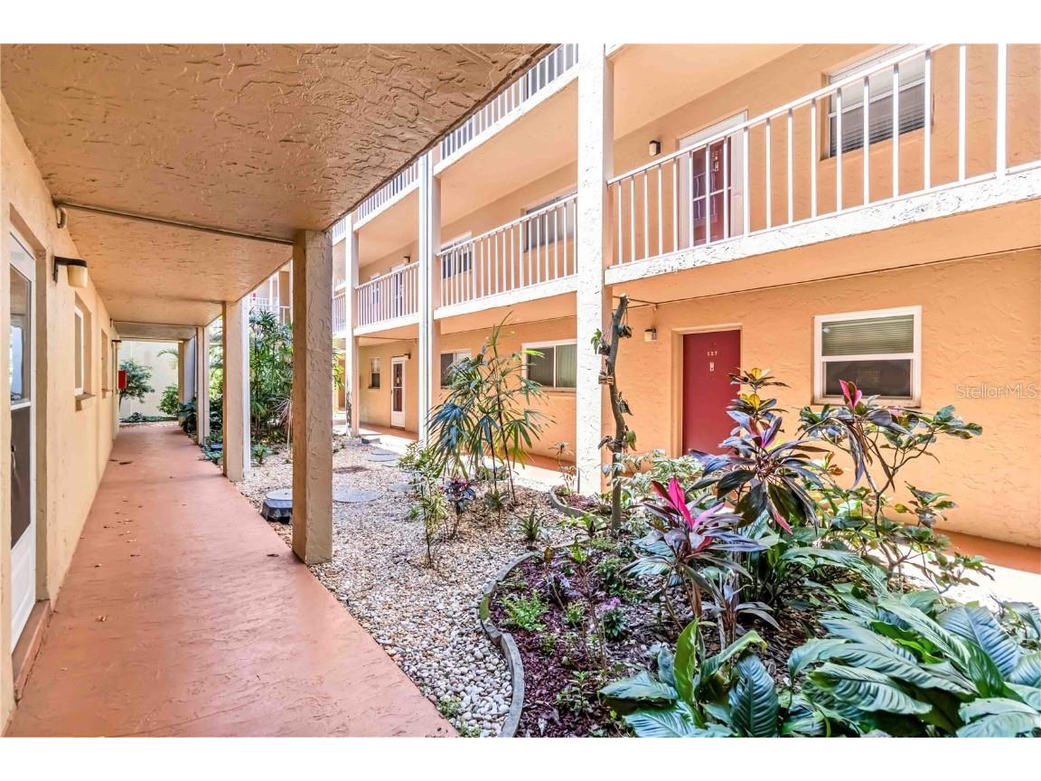 1540 Glen Oaks Drive E #B225 Sarasota FL 34232 A4648868 image4