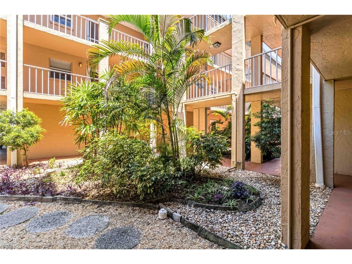 1540 Glen Oaks Drive E #B225 Sarasota FL 34232 A4648868 image5