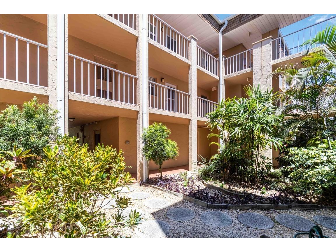 1540 Glen Oaks Drive E #B225 Sarasota FL 34232 A4648868 image6
