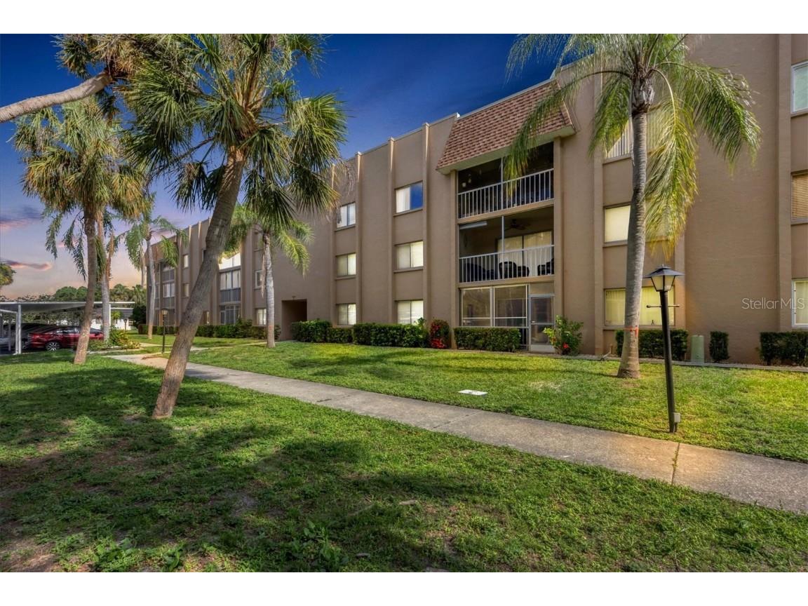 1540 Glen Oaks Drive E #B228 Sarasota FL 34232 A4612607 image1