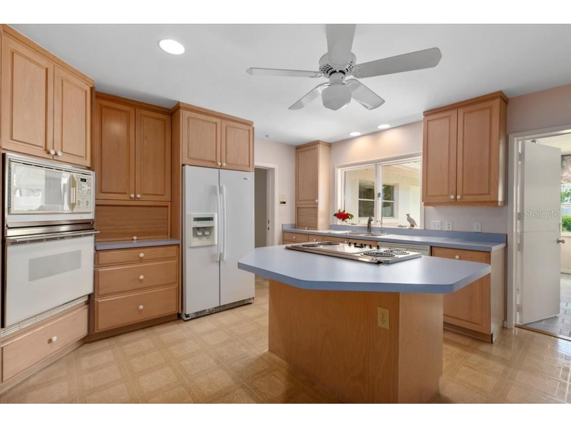 1541 Flower Drive Sarasota FL 34239 A4656365 image20