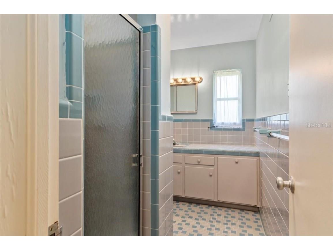 1541 Flower Drive Sarasota FL 34239 A4656365 image31