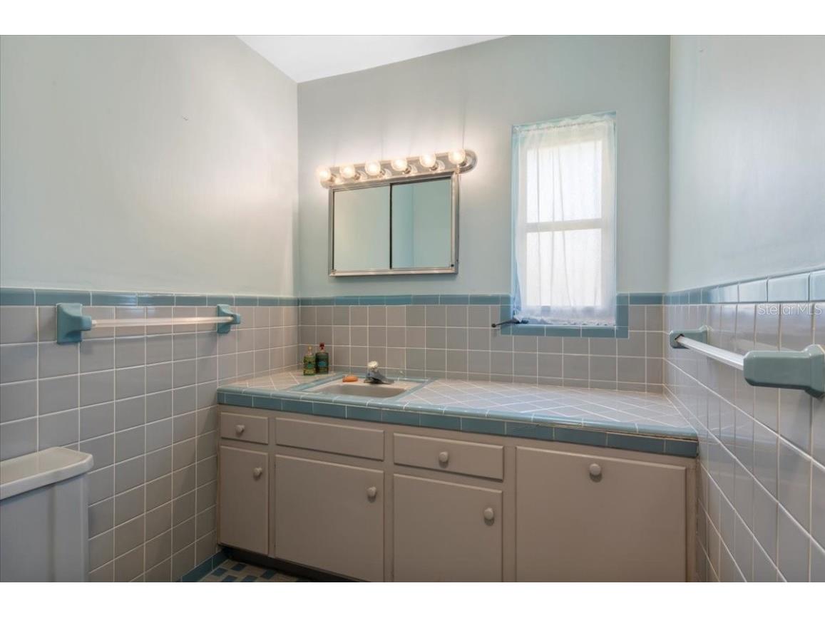 1541 Flower Drive Sarasota FL 34239 A4656365 image32