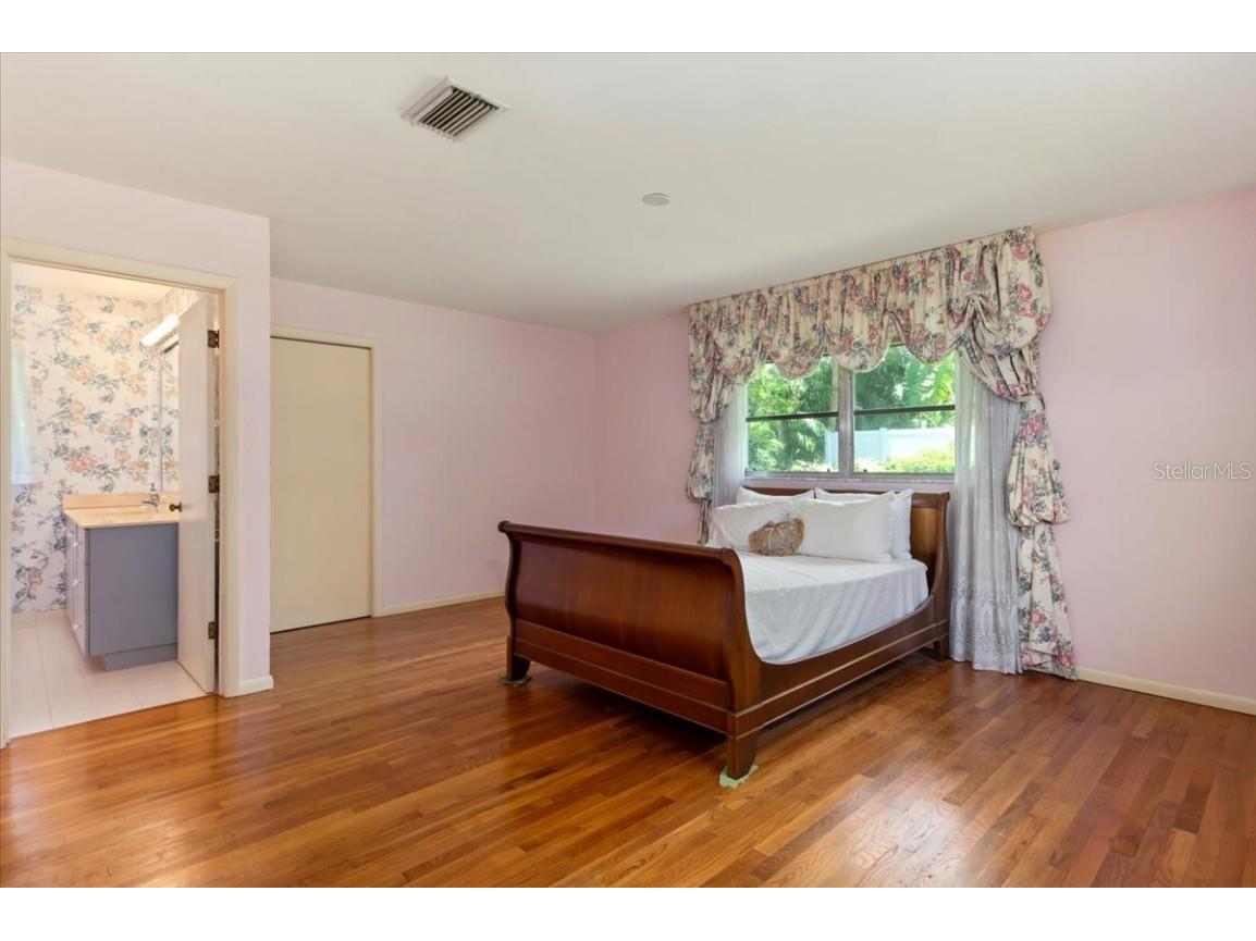 1541 Flower Drive Sarasota FL 34239 A4656365 image39