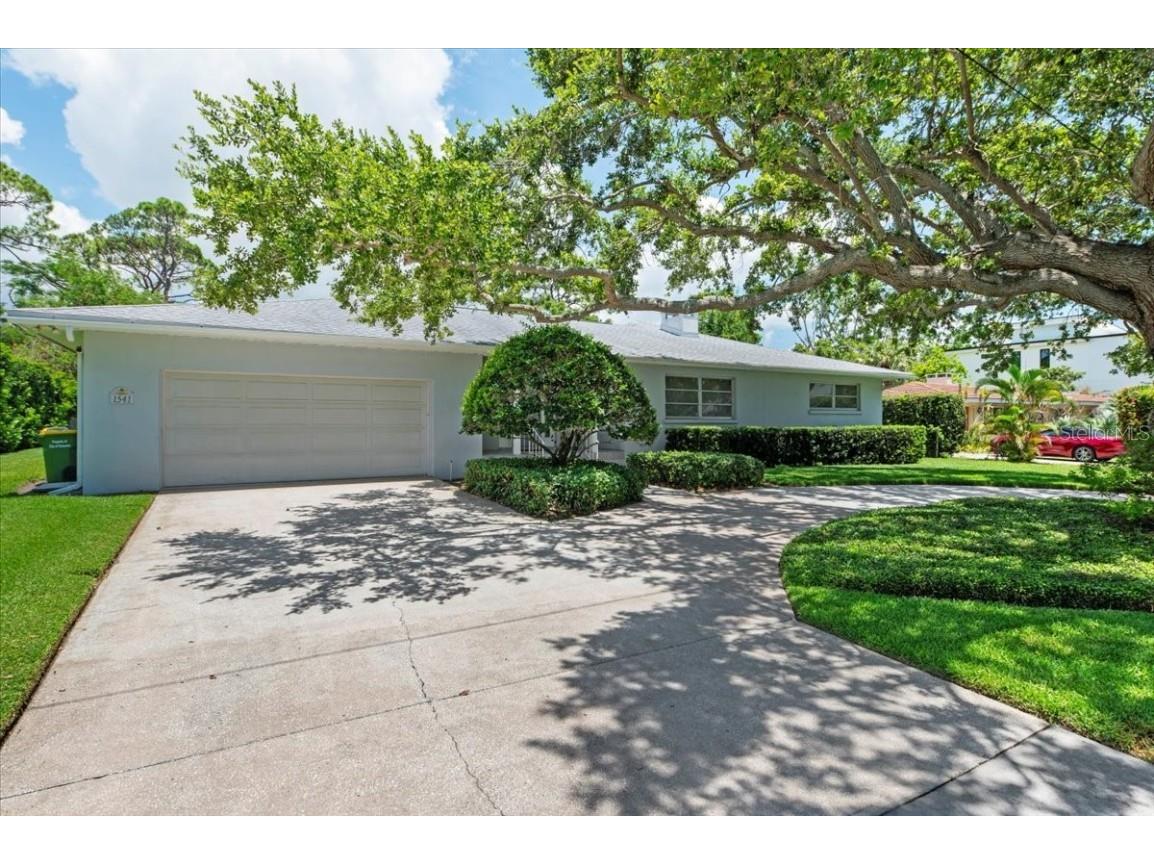 1541 Flower Drive Sarasota FL 34239 A4656365 image4