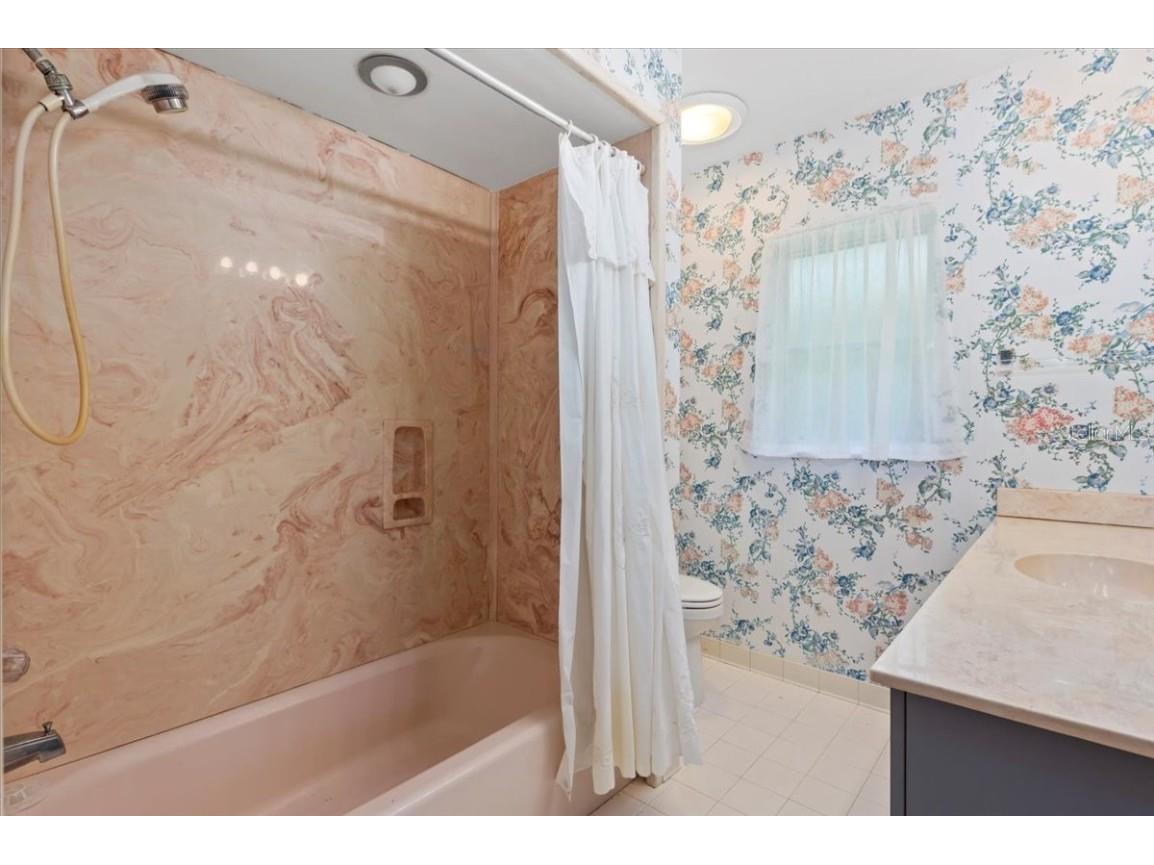 1541 Flower Drive Sarasota FL 34239 A4656365 image43