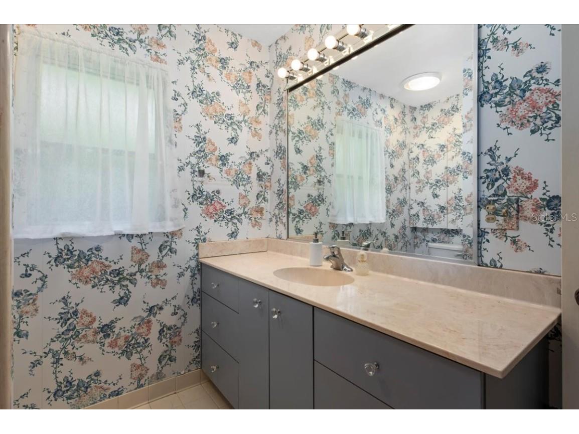 1541 Flower Drive Sarasota FL 34239 A4656365 image44