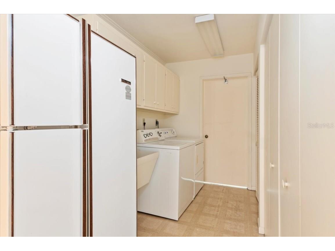 1541 Flower Drive Sarasota FL 34239 A4656365 image48