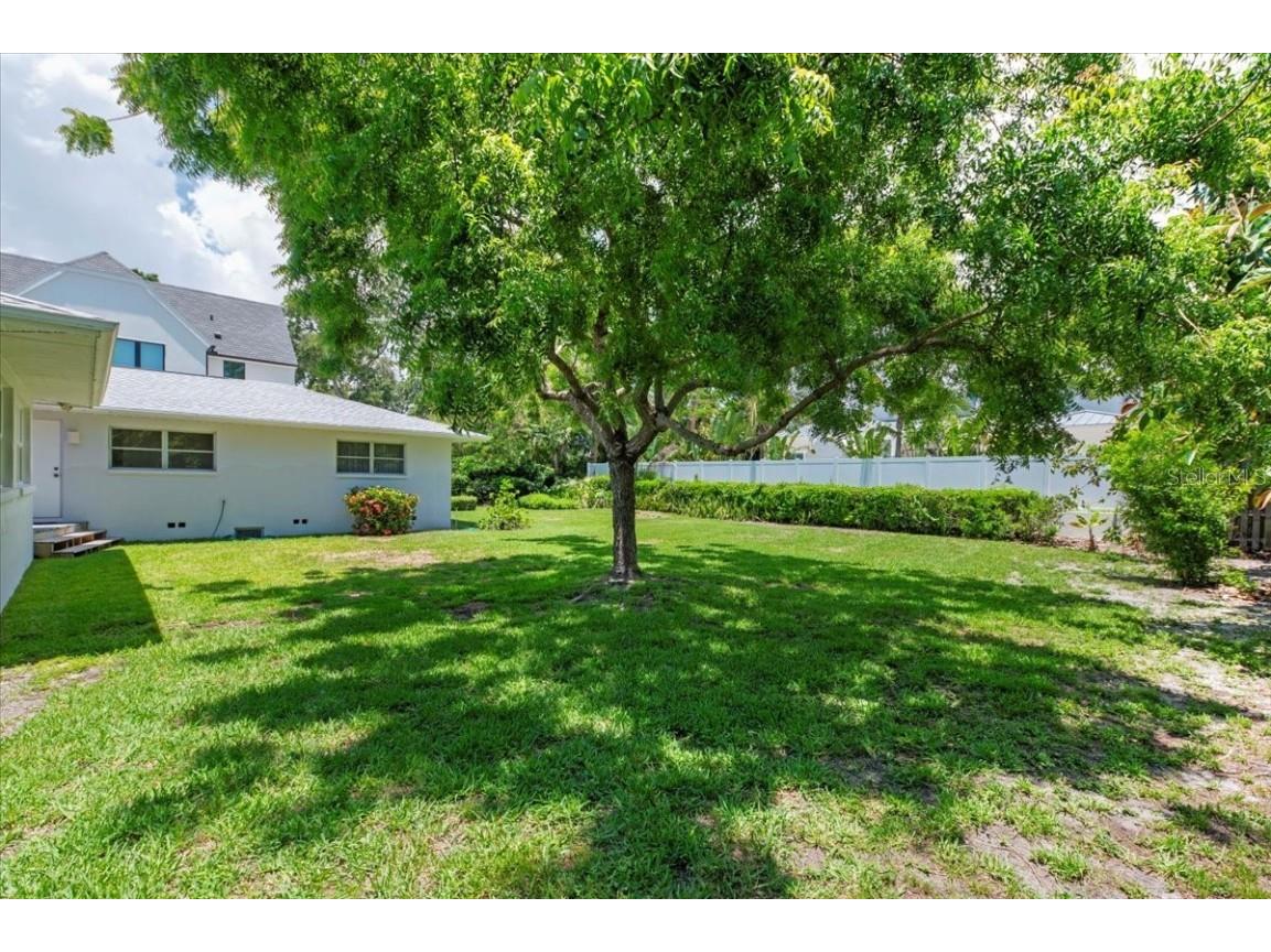 1541 Flower Drive Sarasota FL 34239 A4656365 image51