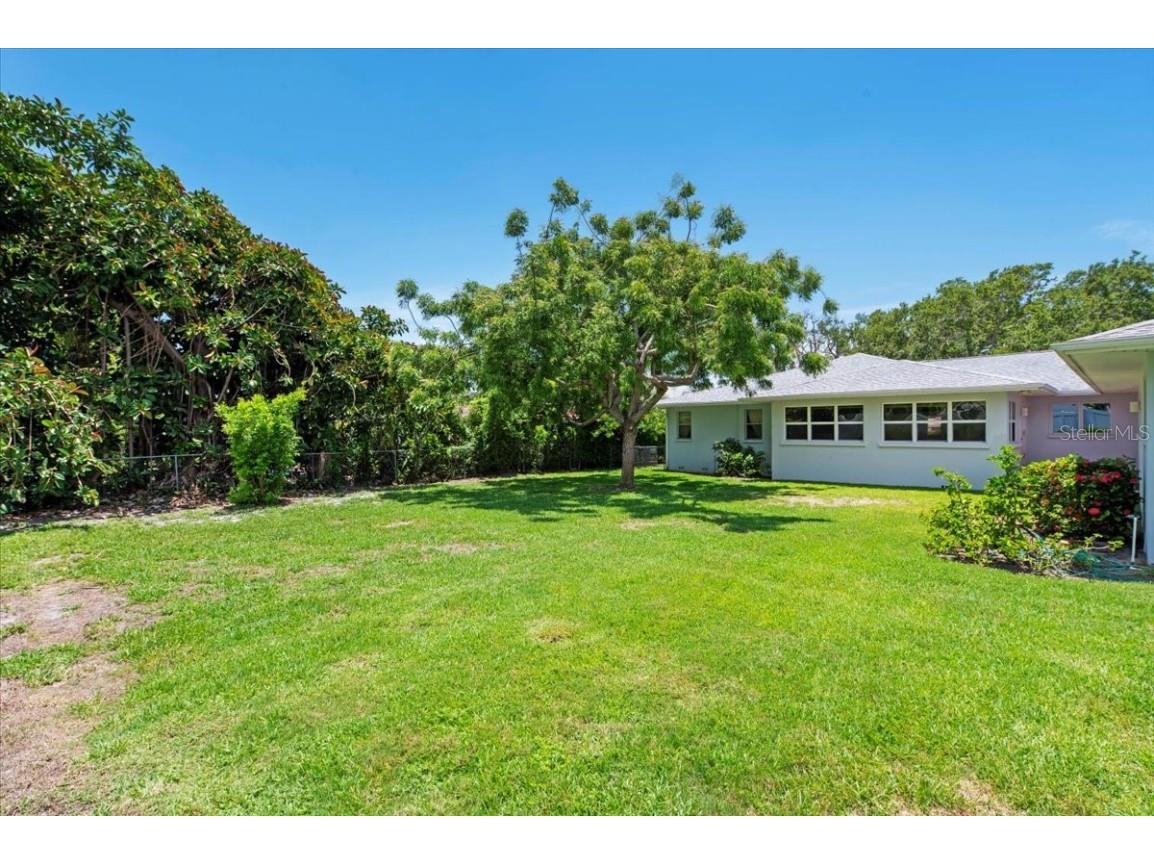 1541 Flower Drive Sarasota FL 34239 A4656365 image52