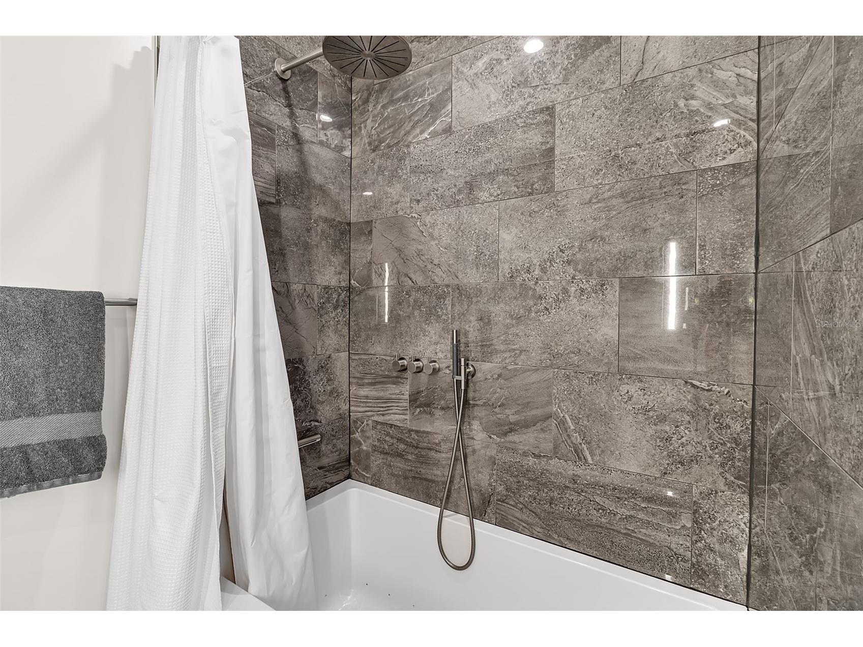 1542 4th Street #210 Sarasota FL 34236 A4669223 image44