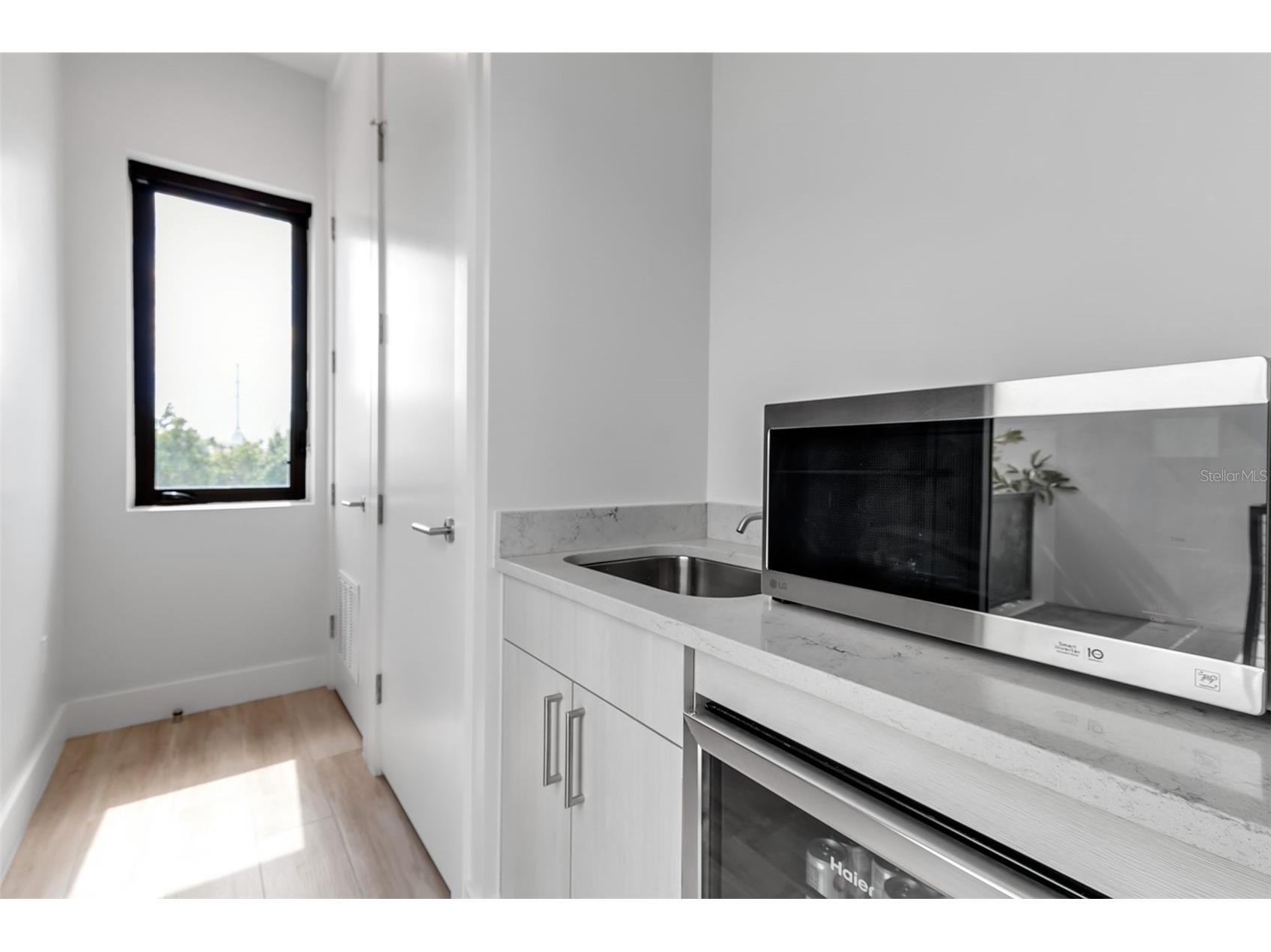 1542 4th Street #210 Sarasota FL 34236 A4669223 image47