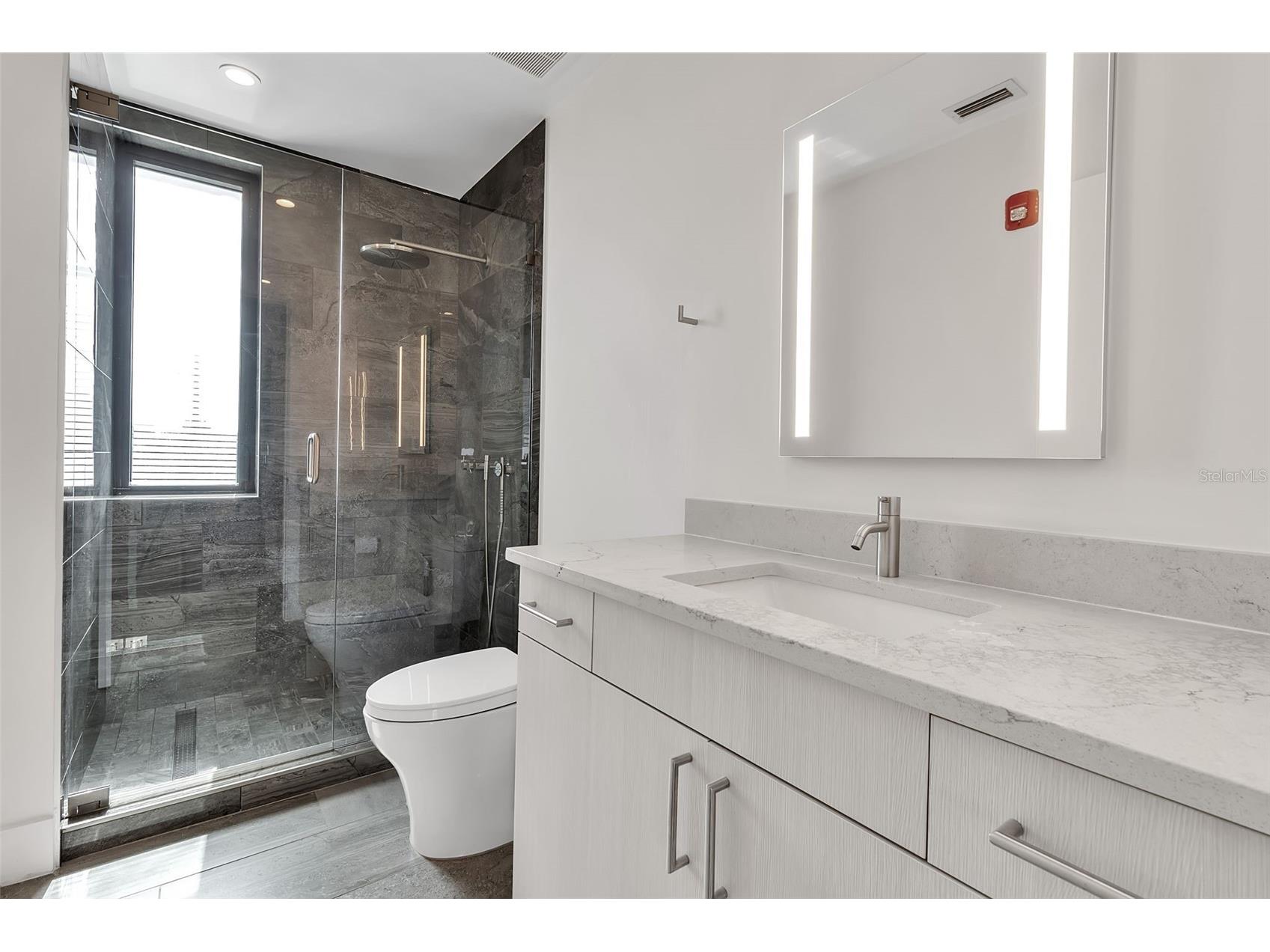 1542 4th Street #210 Sarasota FL 34236 A4669223 image51