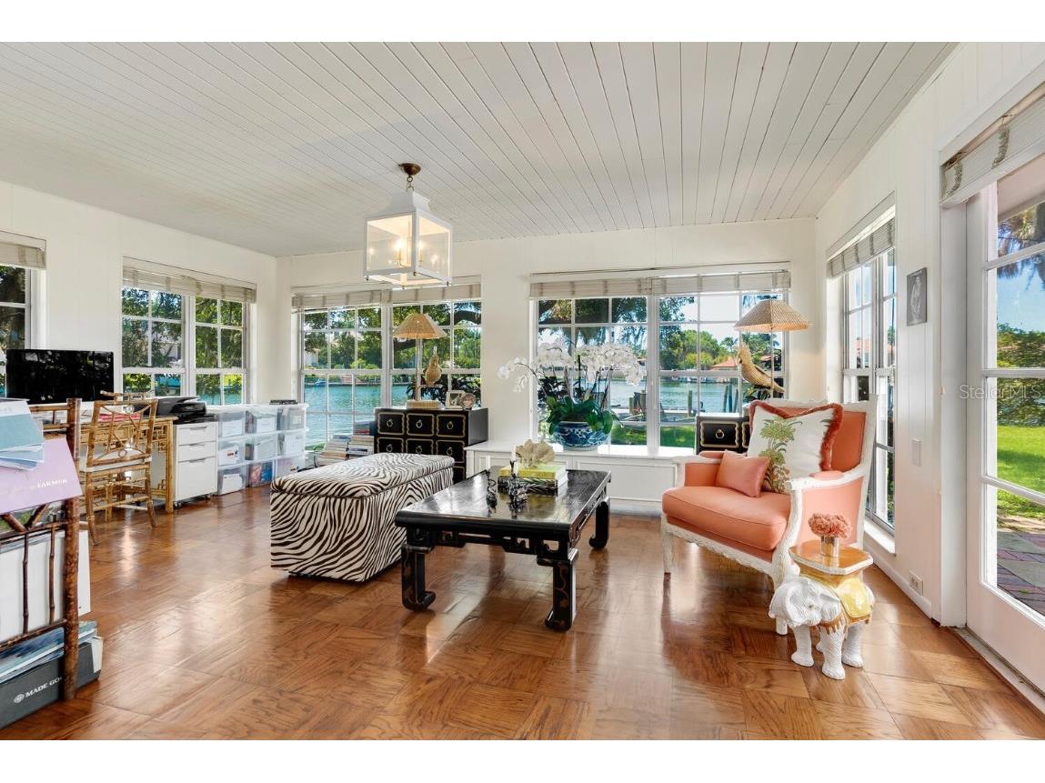 1542 Gulfview Drive Sarasota FL 34236 A4673664 image18