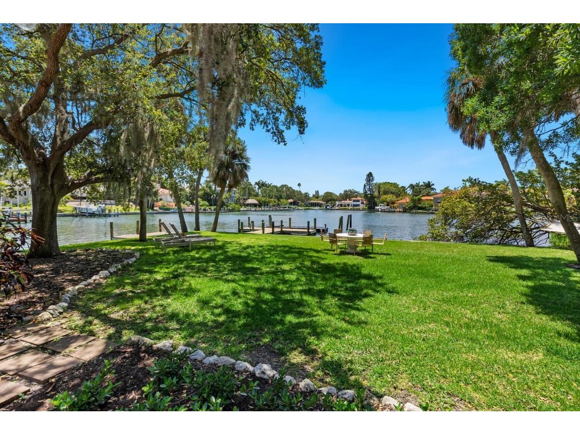 1542 Gulfview Drive Sarasota FL 34236 A4673664 image36