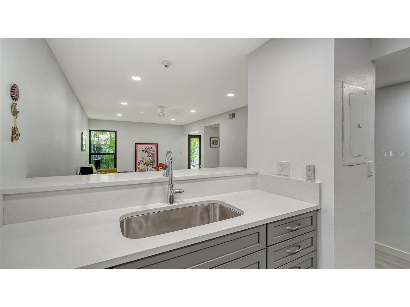 1542 Oak Street #102 Sarasota FL 34236 A4658284 image16