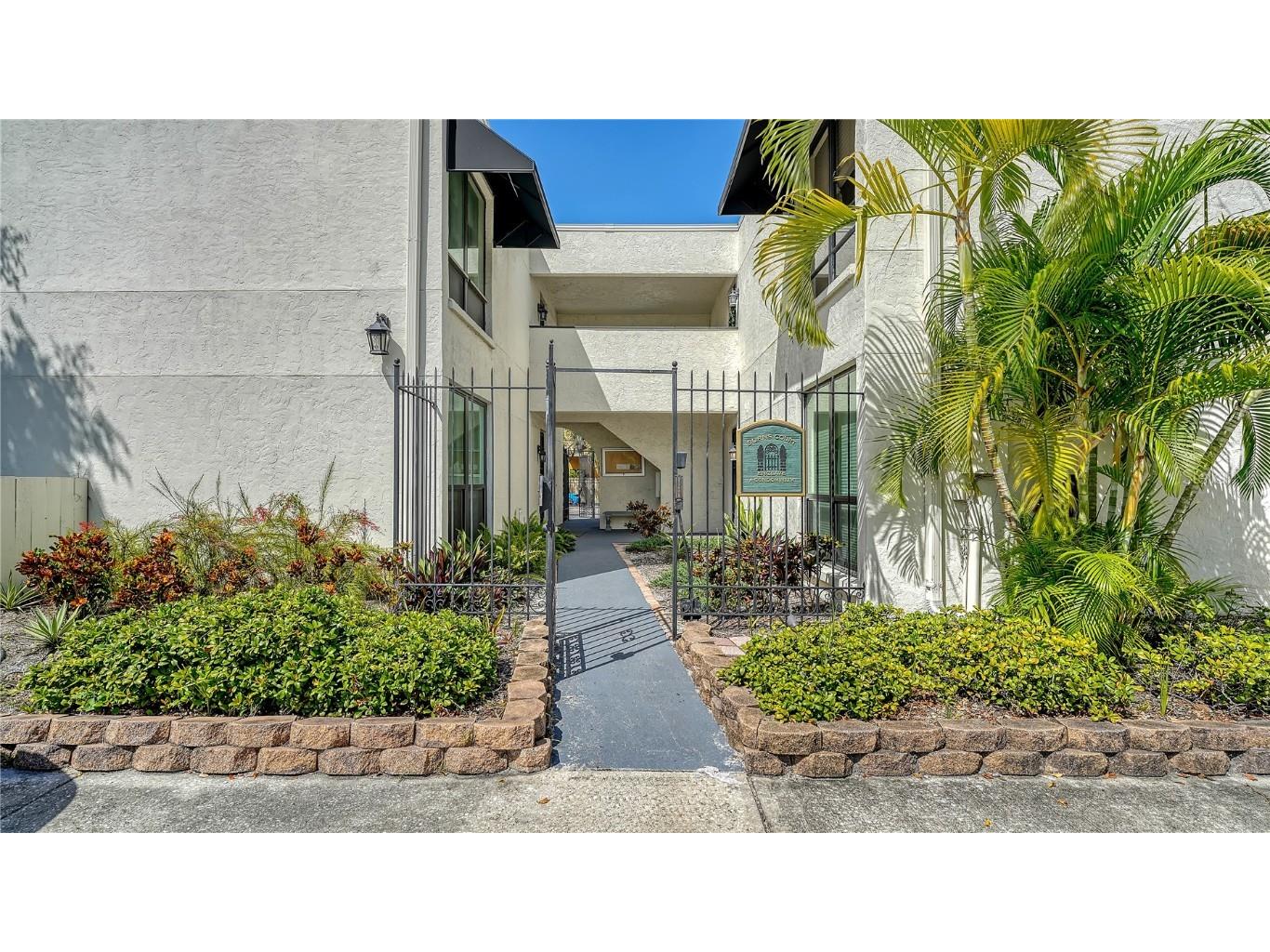 1542 Oak Street #102 Sarasota FL 34236 A4658284 image2