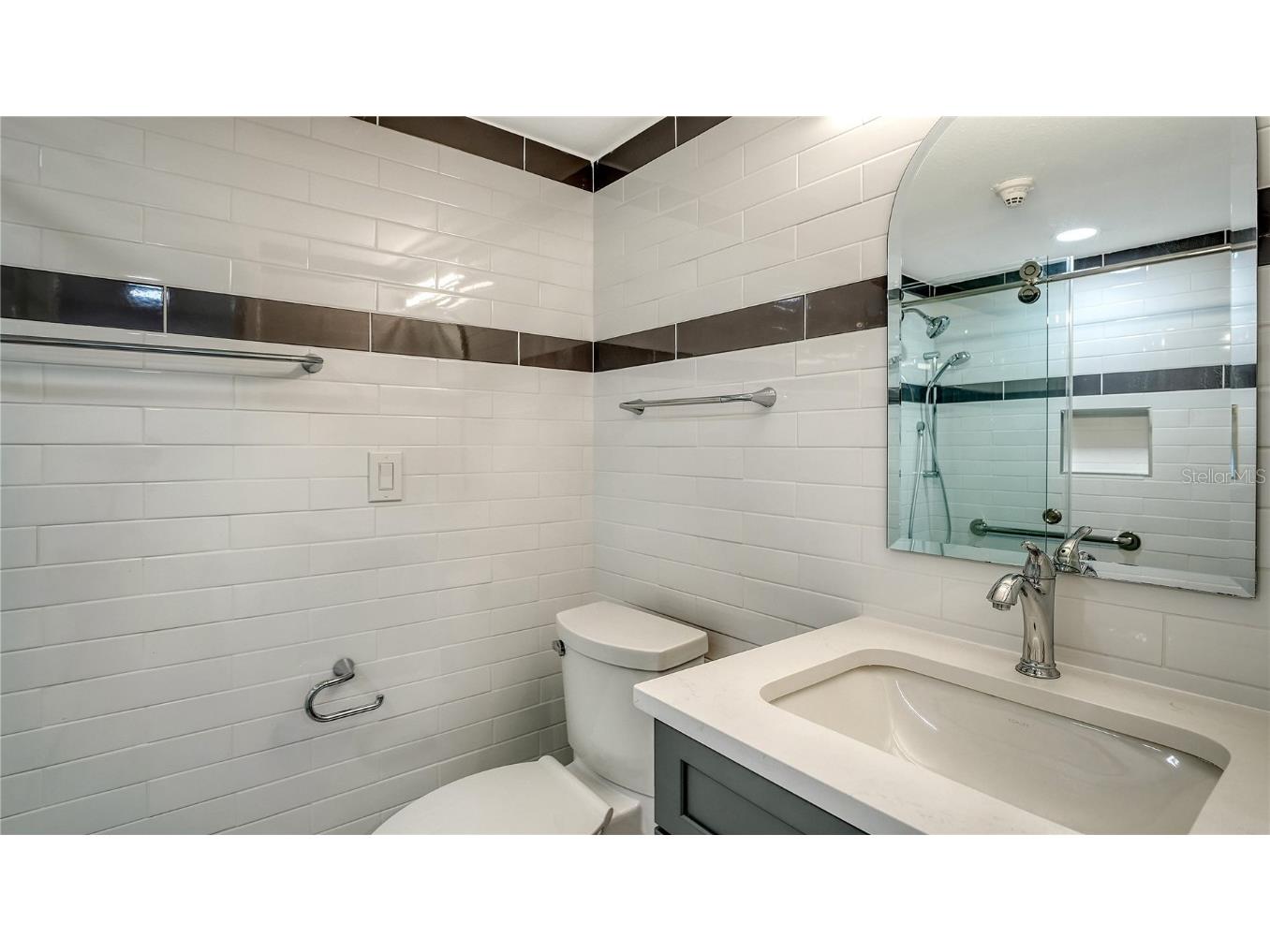 1542 Oak Street #102 Sarasota FL 34236 A4658284 image23