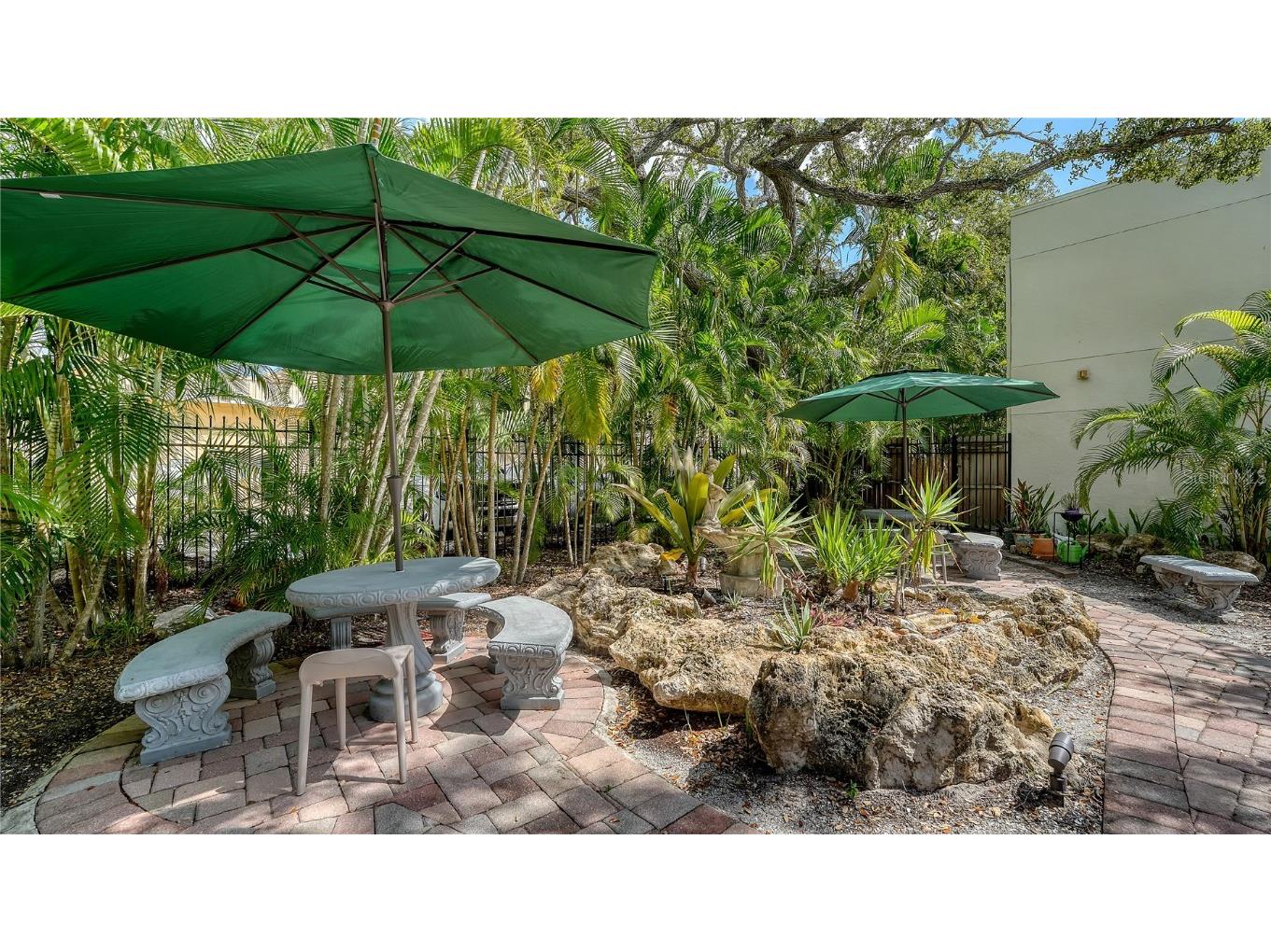 1542 Oak Street #102 Sarasota FL 34236 A4658284 image34