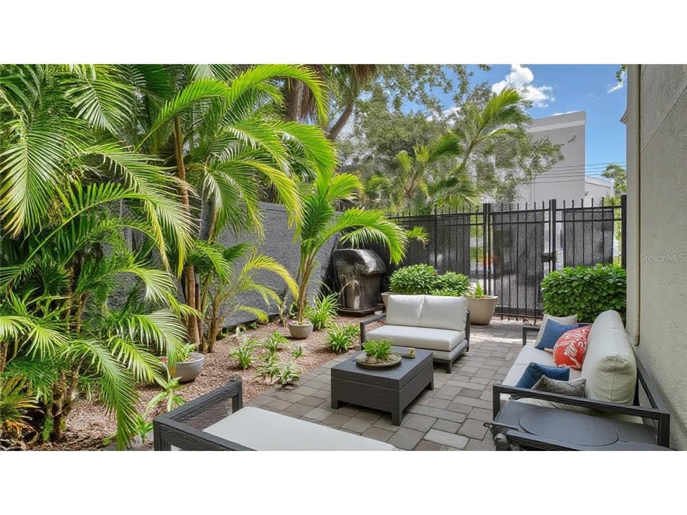 1542 Oak Street #102 Sarasota FL 34236 A4658284 image37