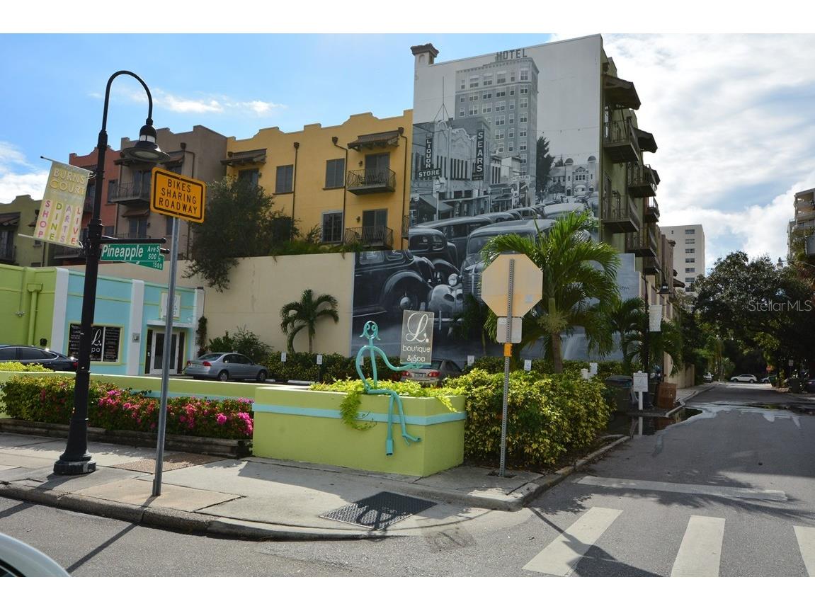 1542 Oak Street #102 Sarasota FL 34236 A4658284 image46