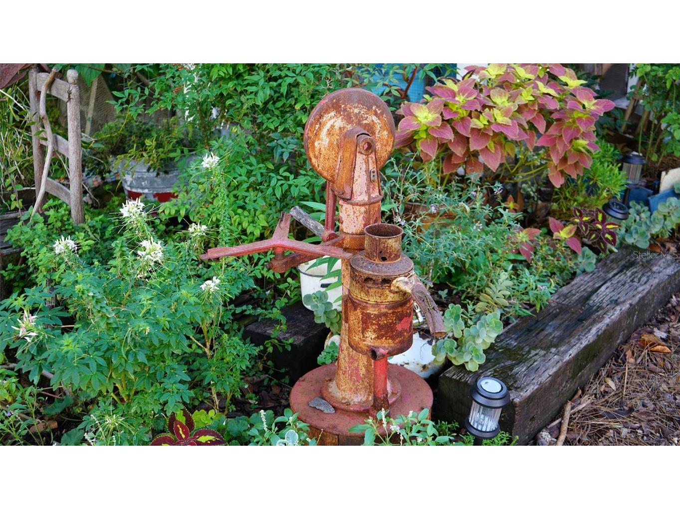 1542 Oak Street #102 Sarasota FL 34236 A4658284 image56